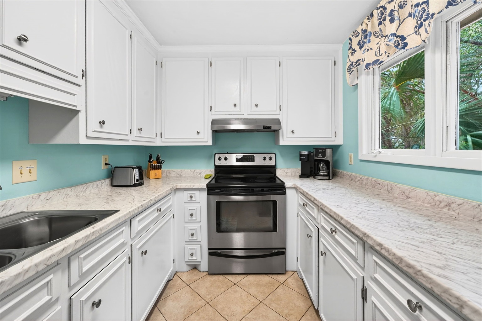 Kitchen | Seaside Cottage | IOP Escapes | 31 Twin Oaks, Isle of Palms, SC