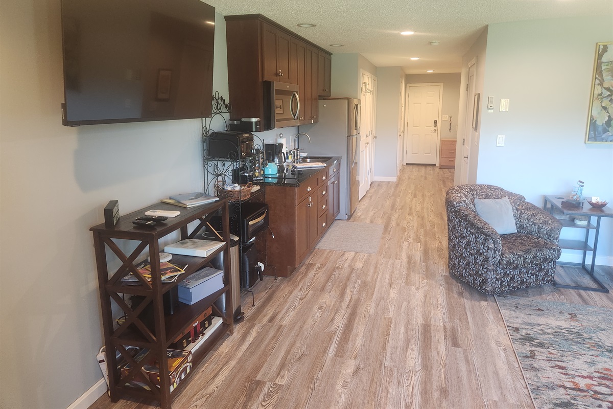 Hallway from front door to kitchen/living room