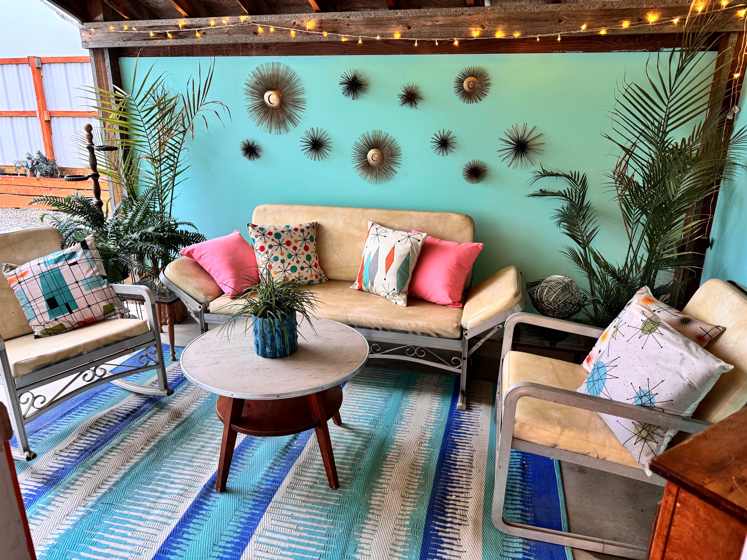 Little vintage sitting area off of the Comet Relief