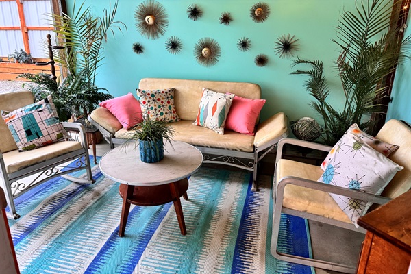 Little vintage sitting area off of the Comet Relief