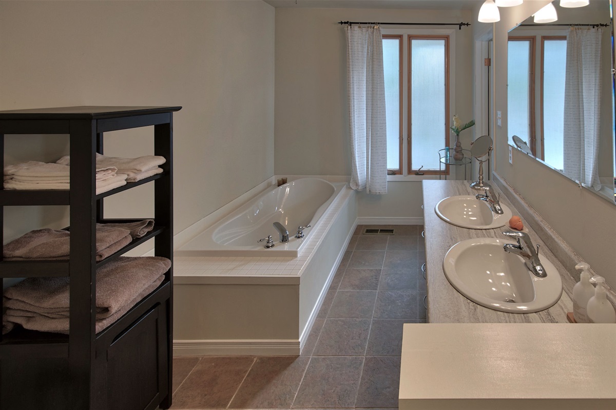 1aae6888f82f438eb79df057289c1946 Large