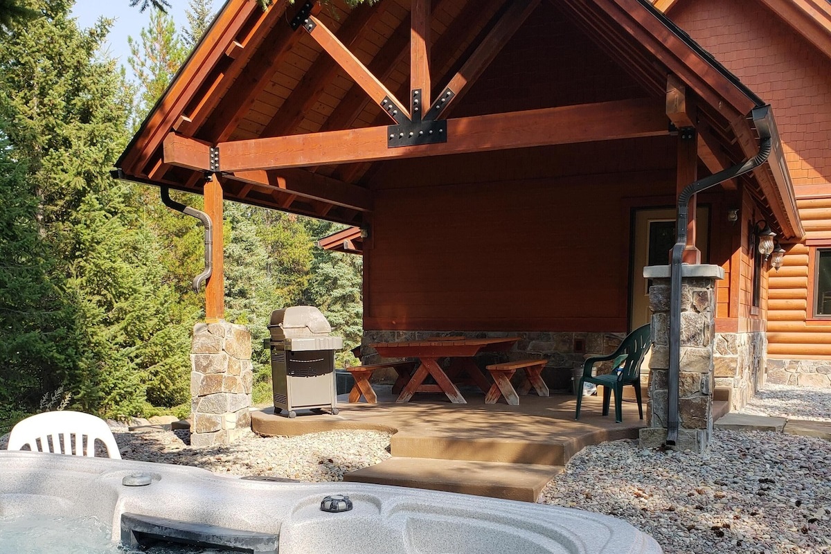 Hot tub with covered grilling area