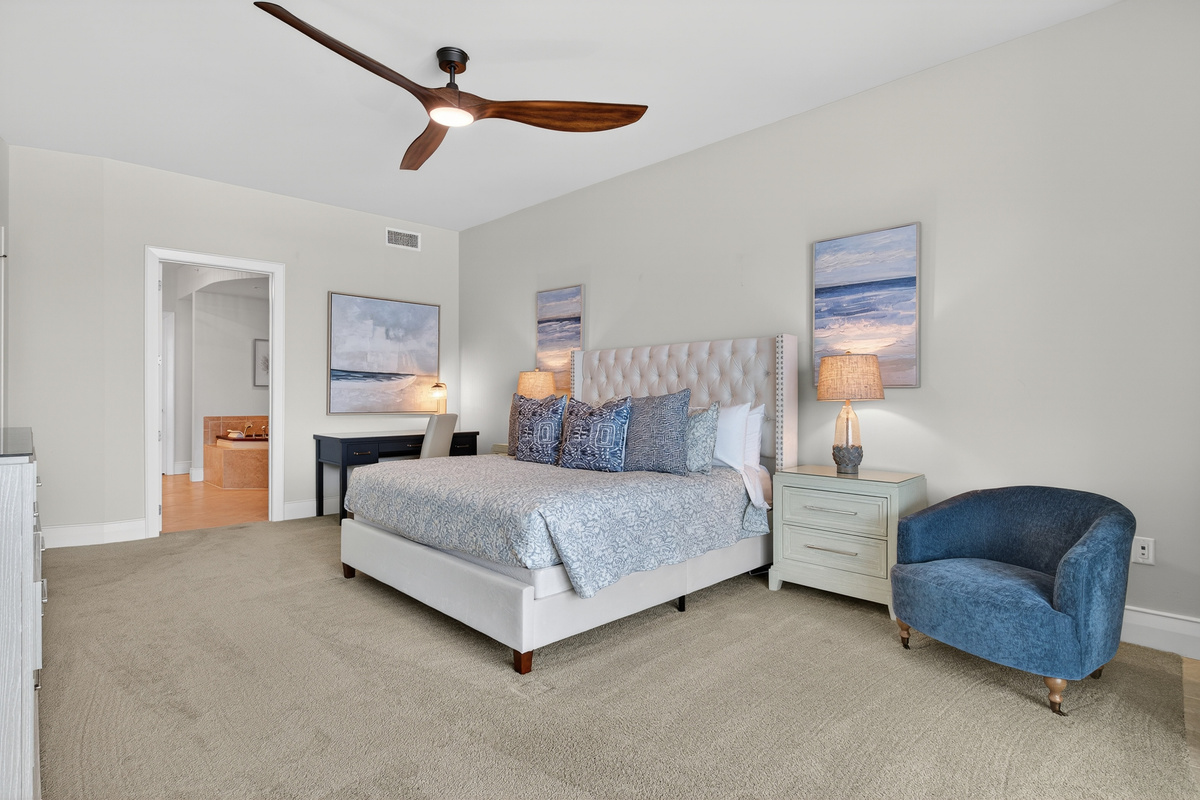 Master King Bedroom, balcony access