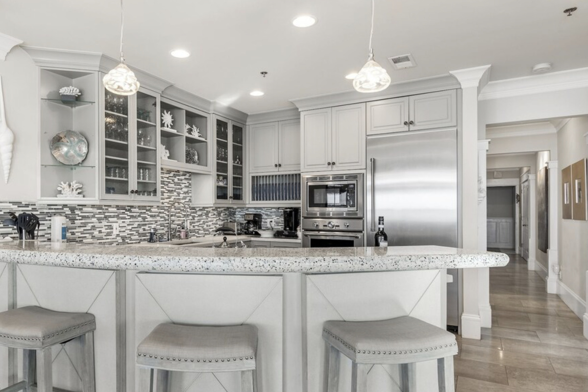 Expansive Counter with Seating for 4