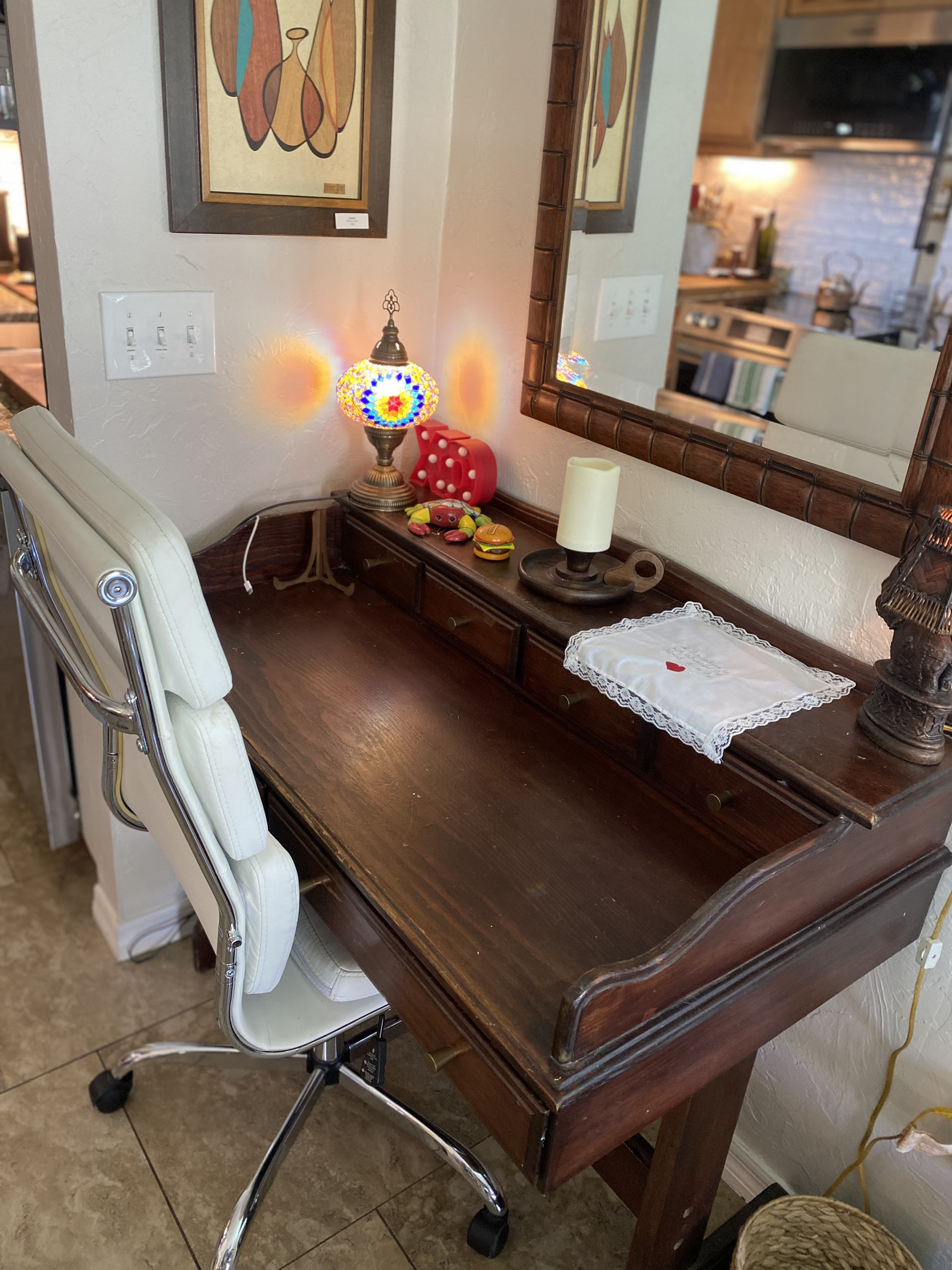 A nice desk to leverage our fast WiFi