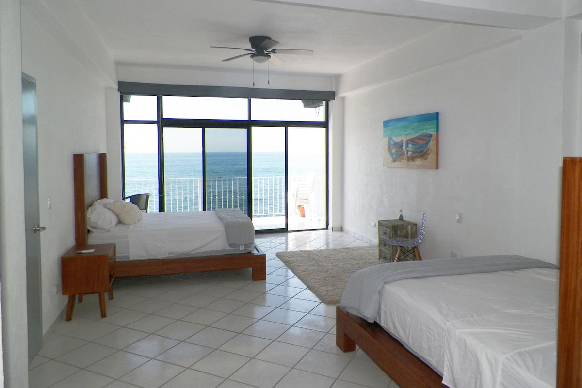 Guest bedroom with 2 queen beds