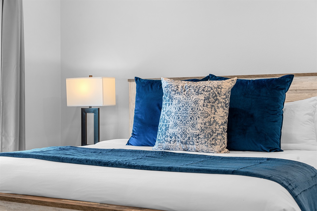 Bedroom 5 (King Suite)
