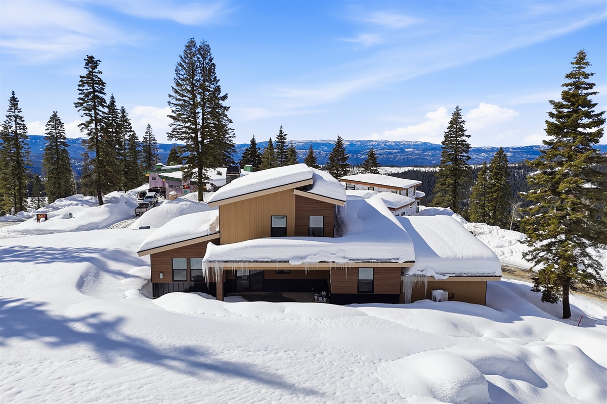 The Perfect Snowy Sanctuary for Your Next Getaway