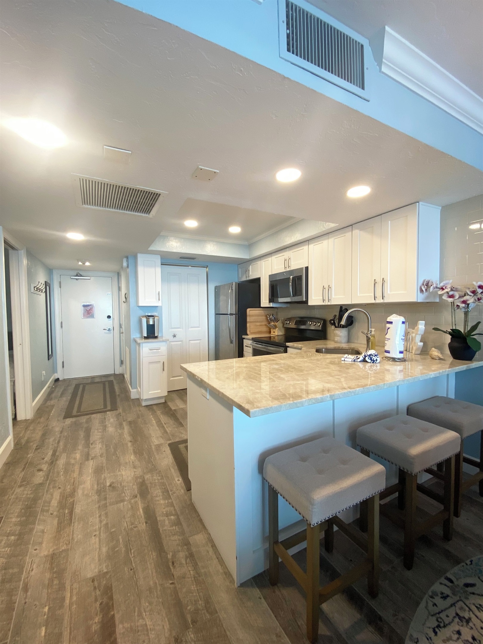 Added a little coffee bar ☕️