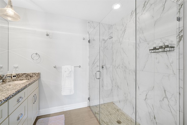 Master bathroom w/ standup shower