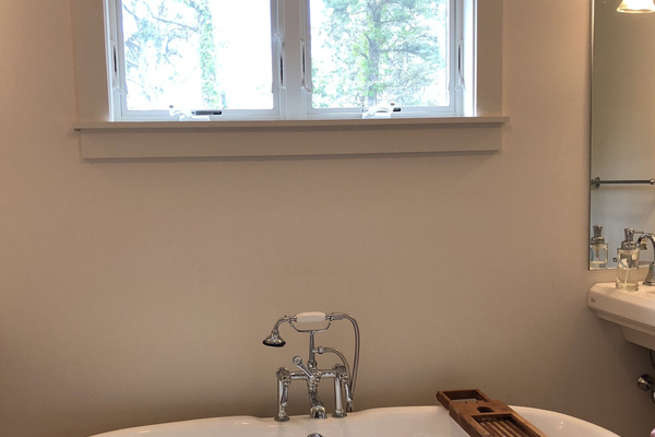 New, real cast iron claw foot bathtub 