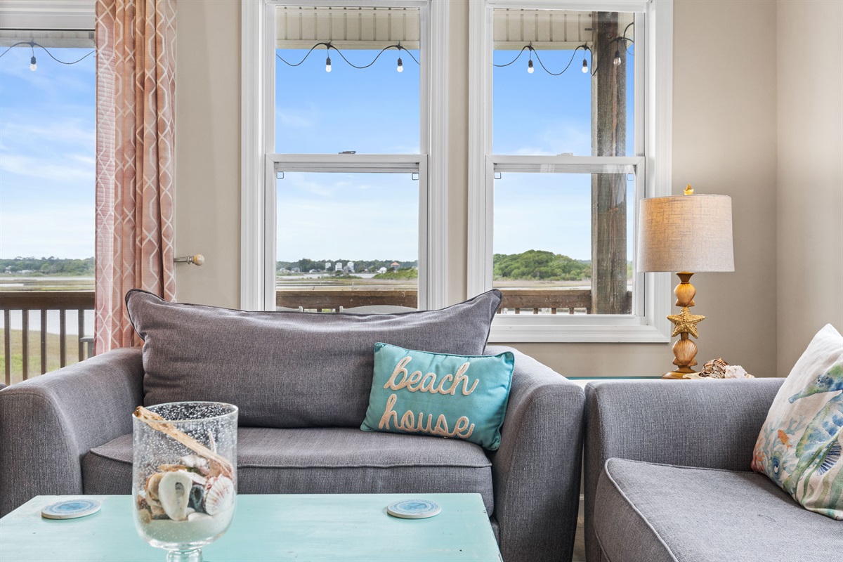 Cozy coastal details and views that never get old