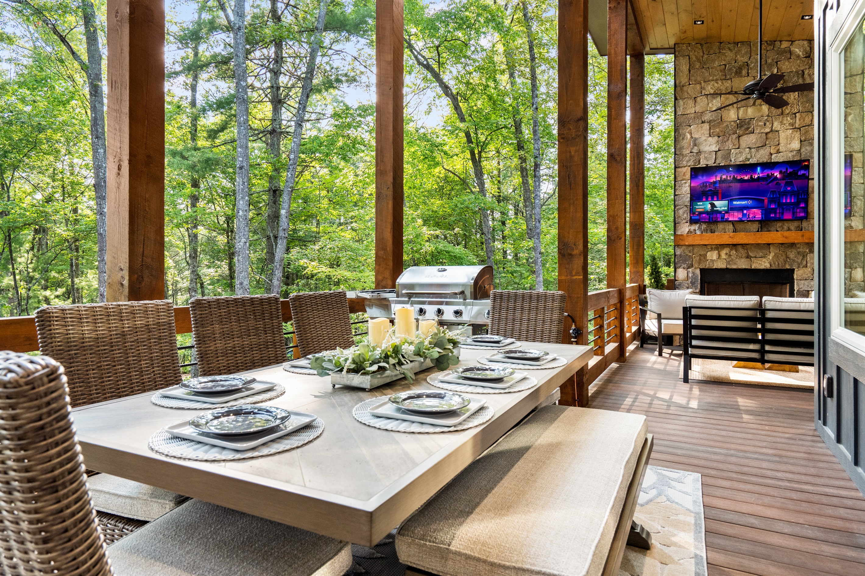 Outdoor dining for 8