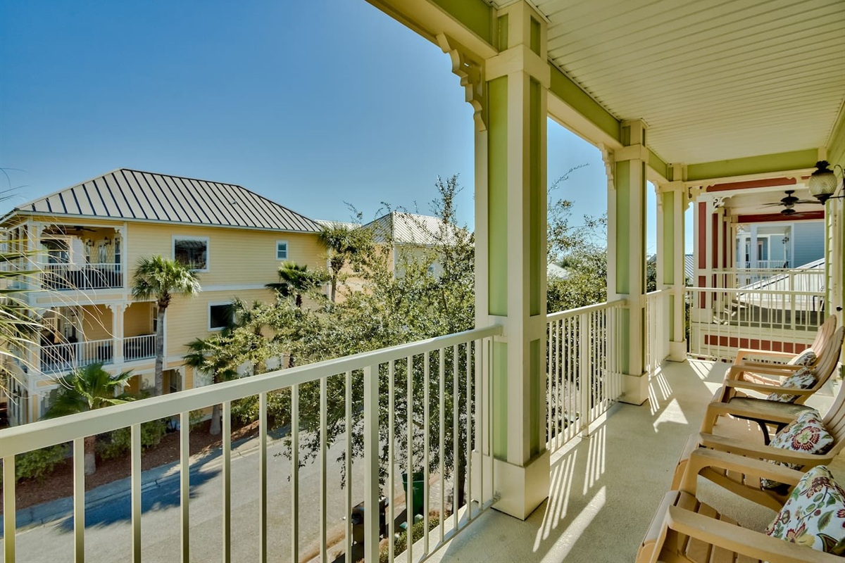 Another balcony! More relaxation!