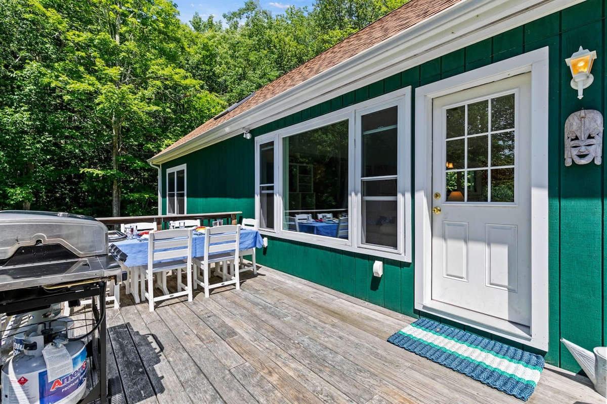 Front door+ deck. Outdoor dining as well!