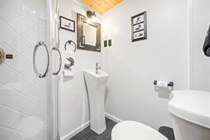 Small but fully equipped bathroom with small sink