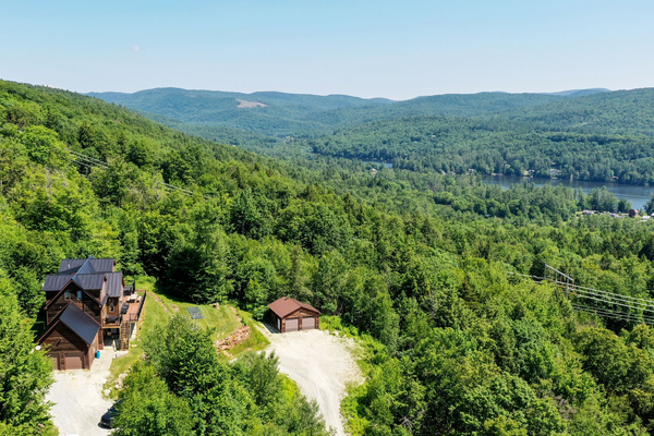 Stunning views of the surrounding valley and mountains