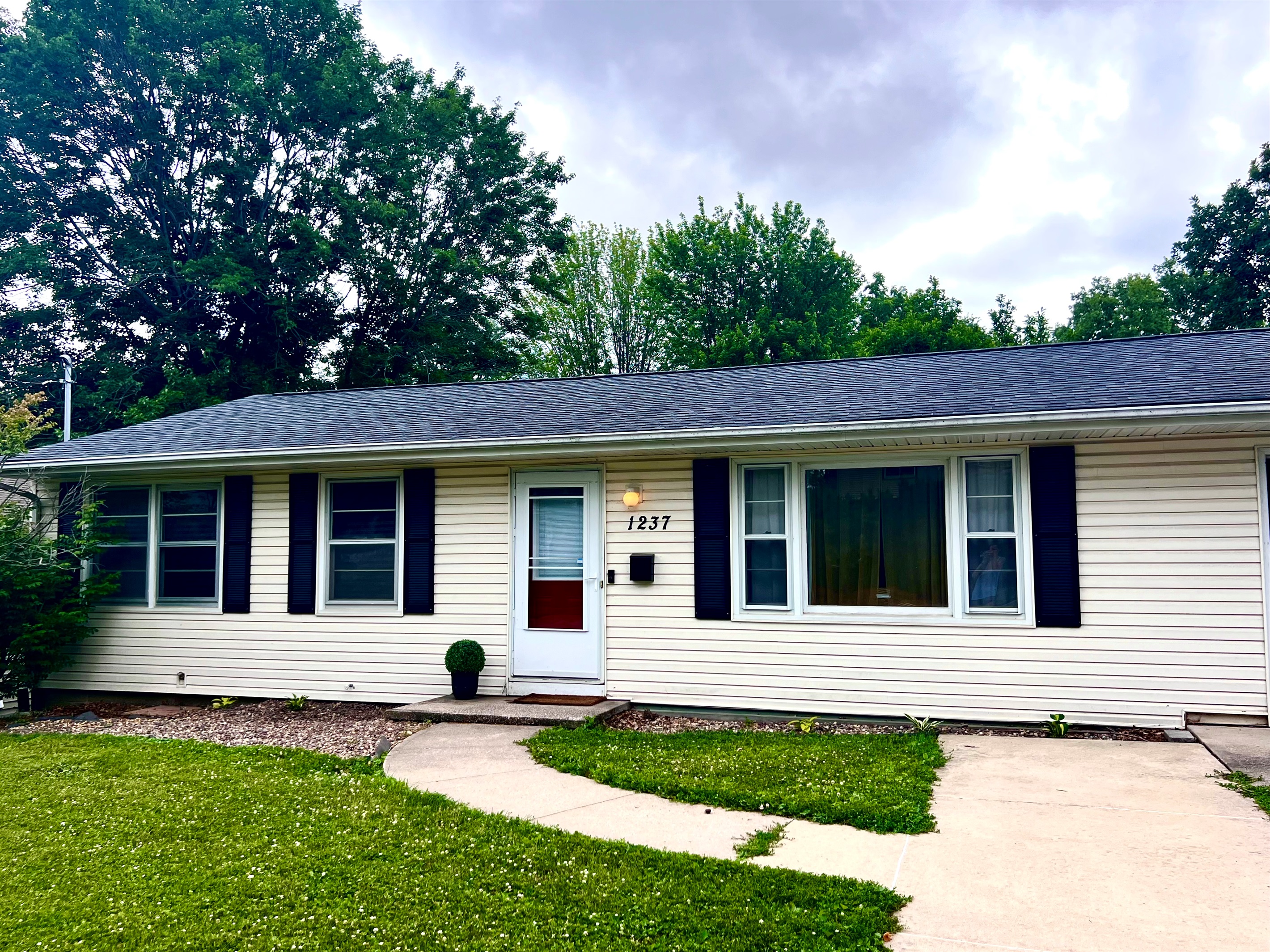 Three Blocks from the University & Hospitial