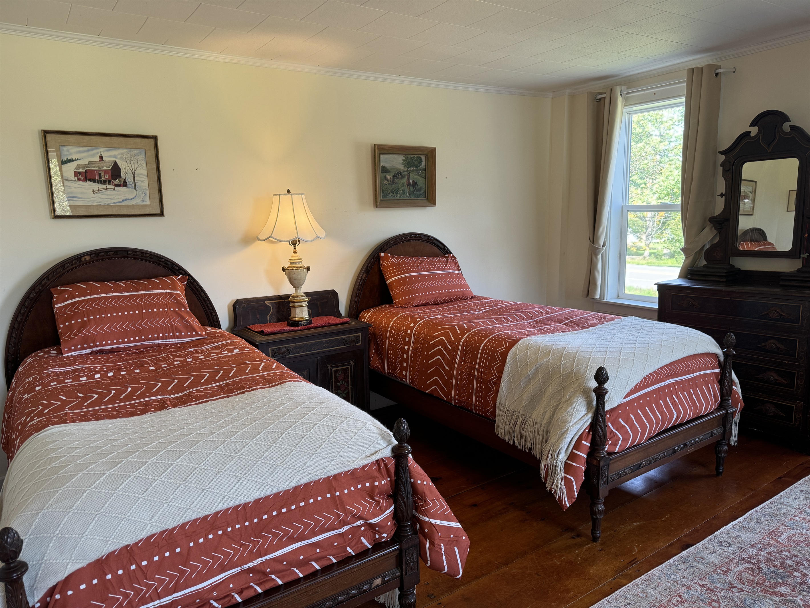 2 Twin beds off living room with TV