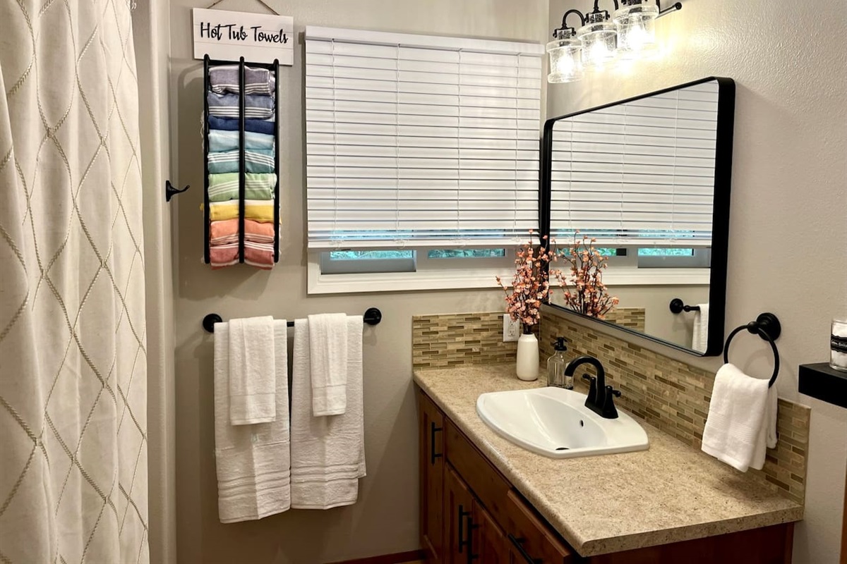 Main Level Common Bathroom with Hot Tub Towel Rack
