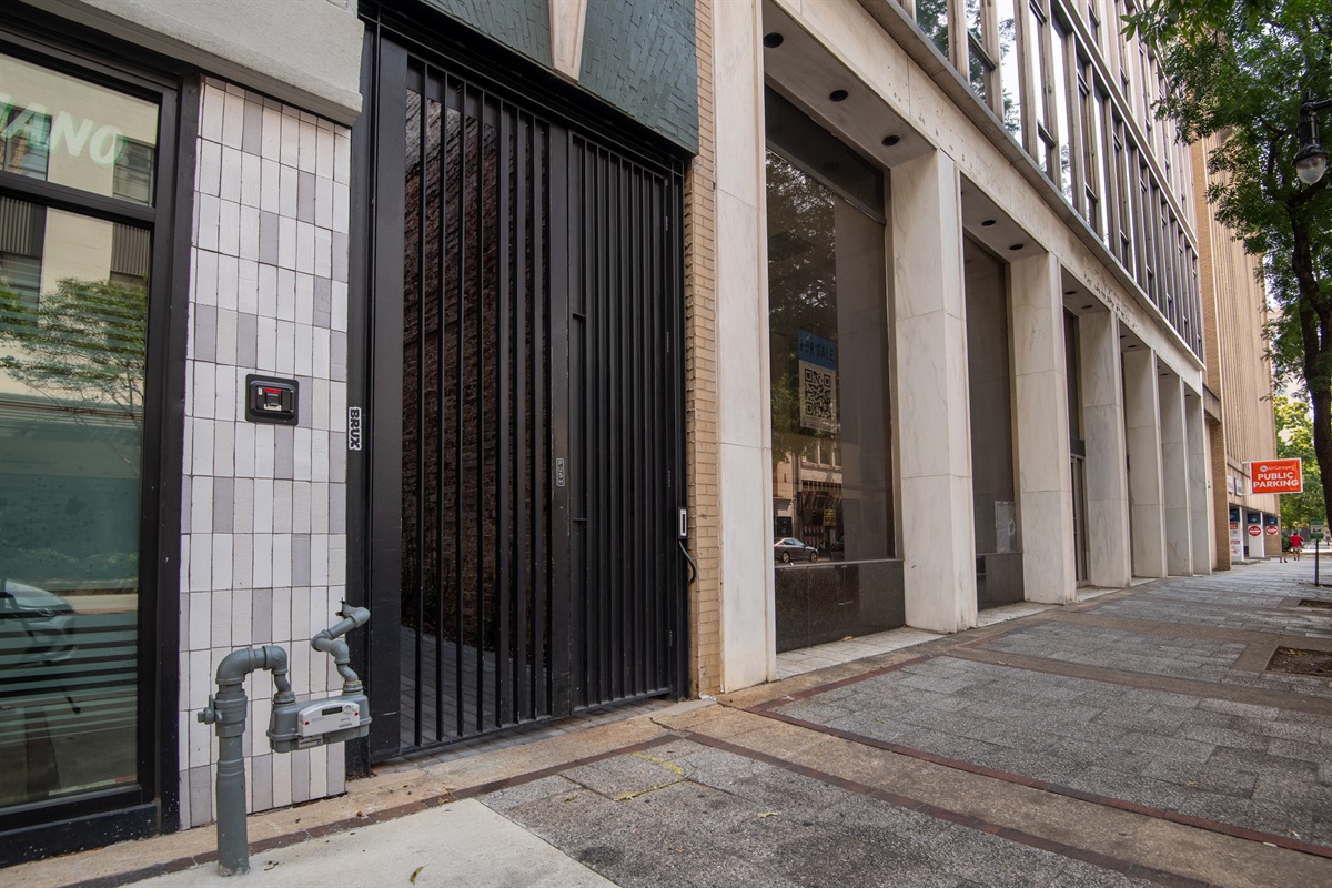 A stylish welcome—guests are greeted by this bright, airy entryway that seamlessly introduces the home’s open layout and contemporary charm.
