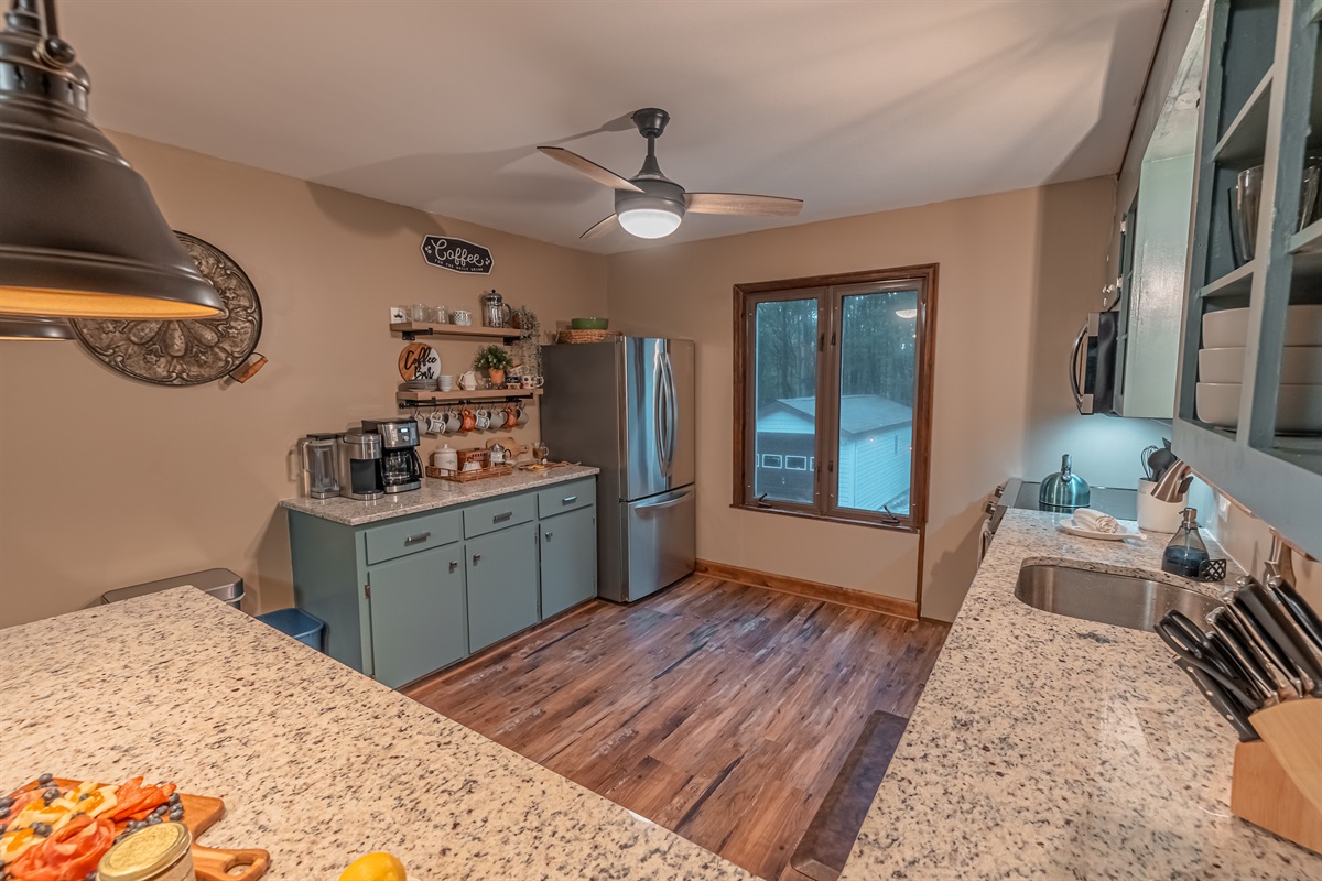 Prepare your delicious creations in a kitchen that’s as inviting as it is stunning