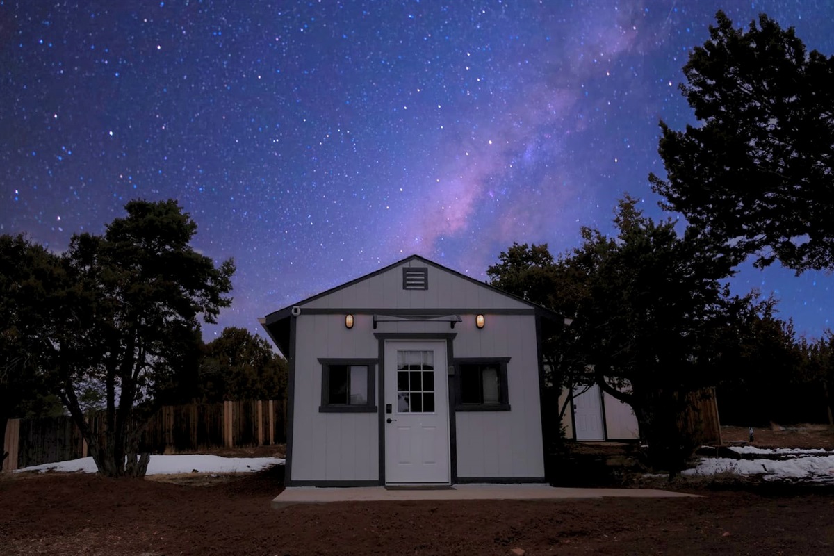 Nestled in nature and beneath a vast open sky, this cozy cabin invites you to stargaze in awe. Feel the cool night air, hear the whisper of the trees, and soak in the magic of a sky dusted with endless stars—a peaceful retreat like no other.✨