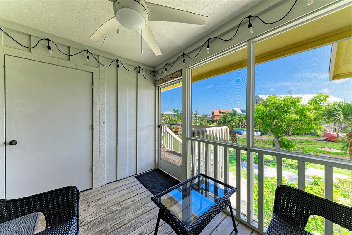 Screened in Porch with Seating
