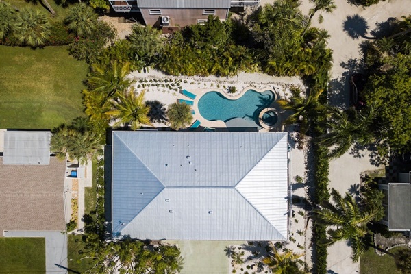 big property - pool exposed to south