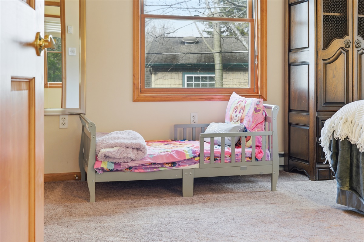 Bedroom 4 with King size bed, a crib, and TV.