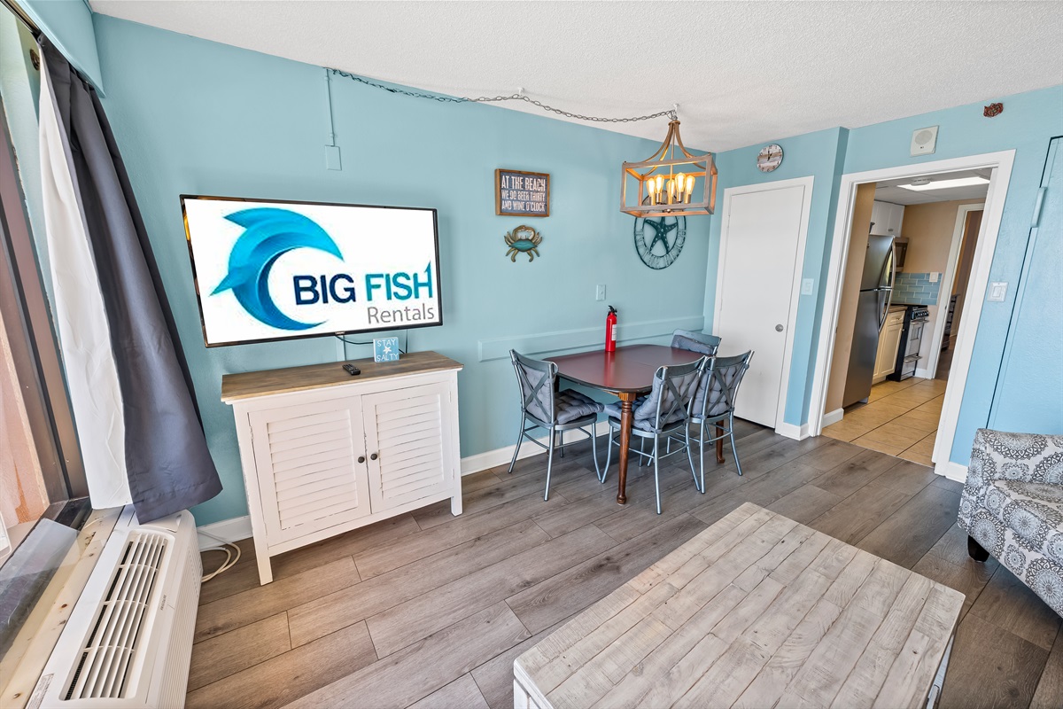 Living Room with Stunning Views🌊☀️