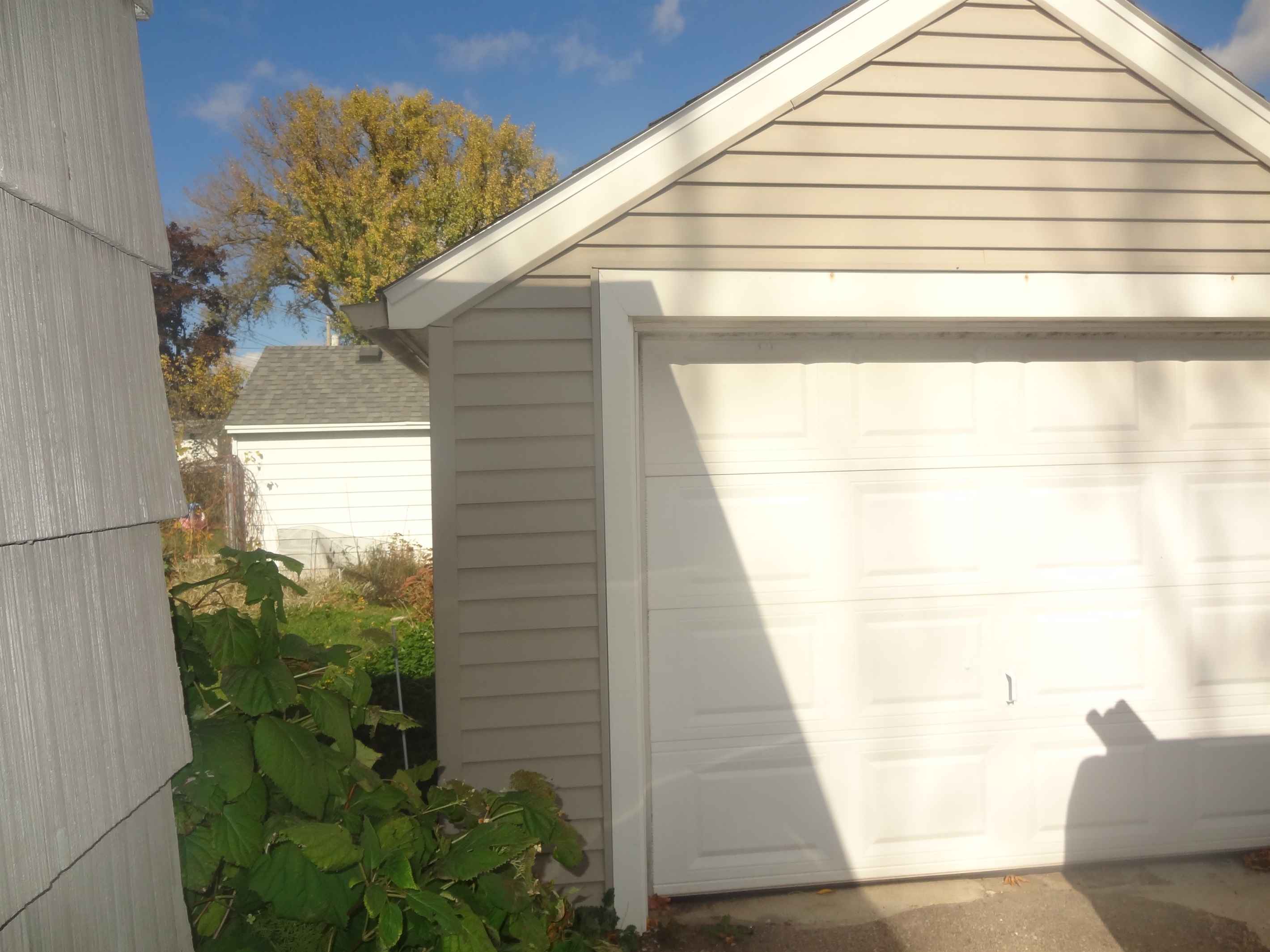 One car garage and access to backyard