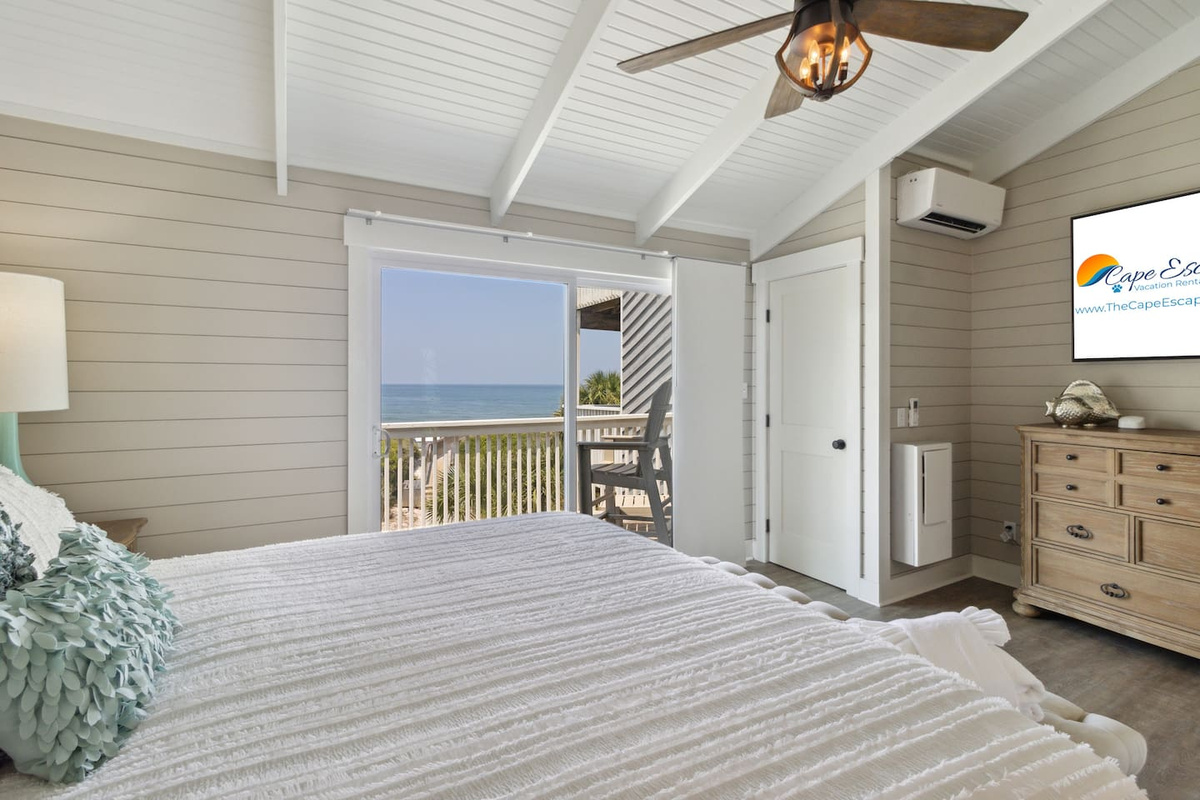 Gulf view and a Smart TV from the same room &mdash; you'll have a genuinely hard time deciding what to watch.