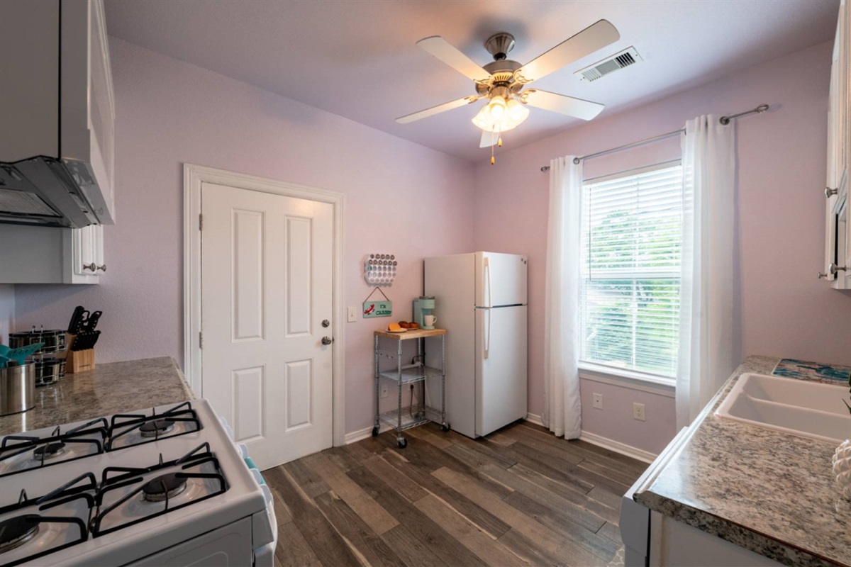 1b6bbfdce7584e79937bfc79d984c115 Large | Beachhouse | Texas | TX | Vacation Homes | Galveston | Crystal Beach | Kokomo | Breezy Days | Beachfront Elegance | Sunrise Serenity | Southern Sands Property Management, LLC