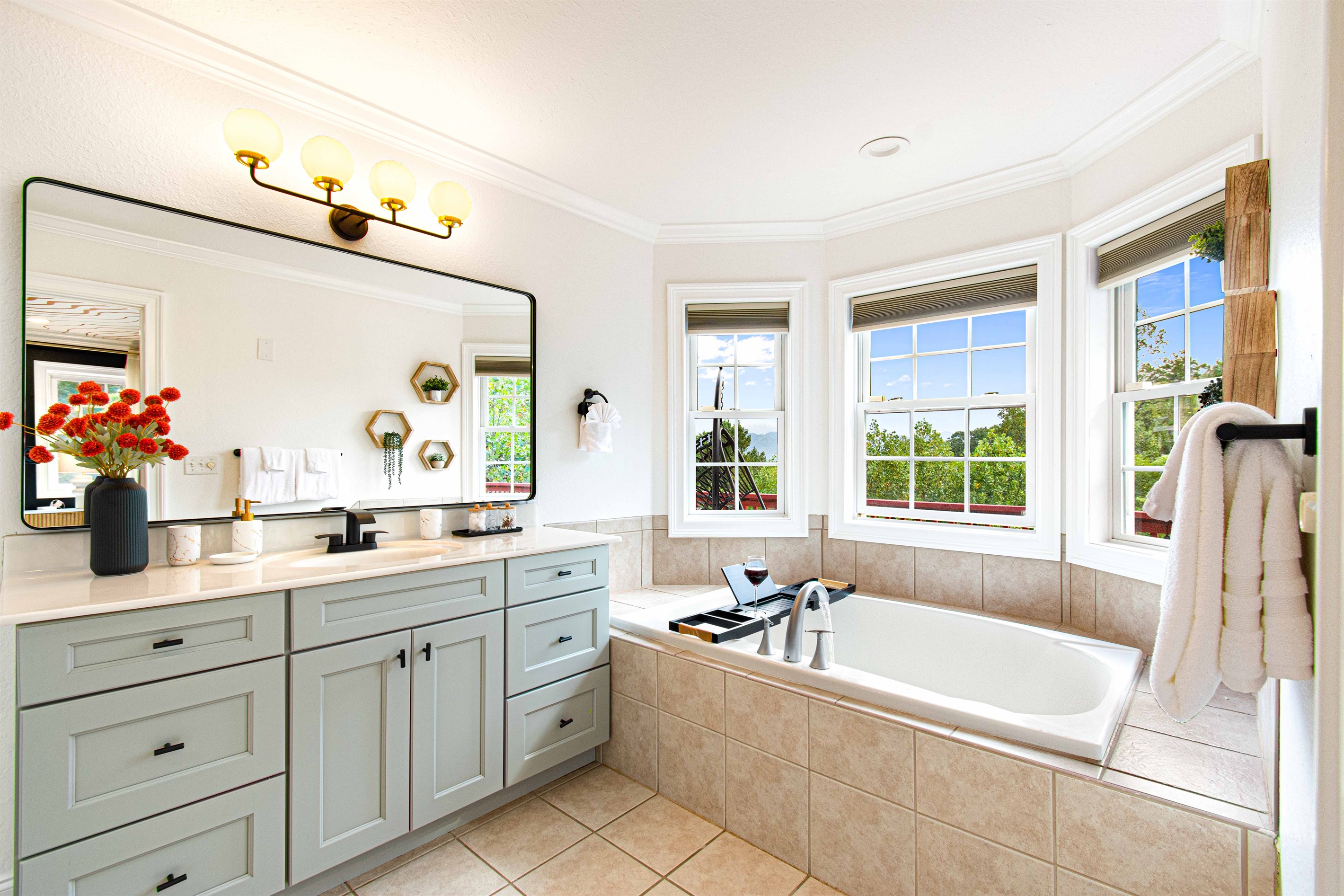 Indulge in luxury in our master bathroom, where stunning mountain views meet relaxation! 🏔️✨ Unwind in the extra-large jetted tub or refresh in the spacious standing tile shower. Your personal spa oasis awaits! 🛁🌿
