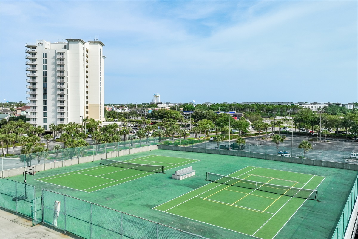 Tennis/pickleball courts