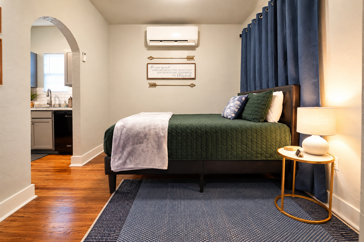 Bedroom 2 - Queen bed