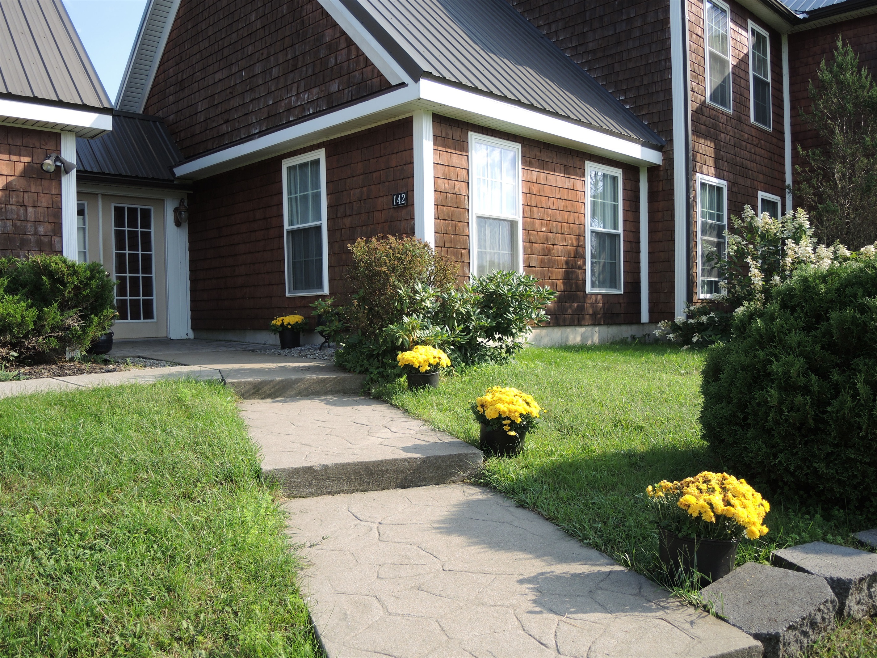 Hillview Manor walkway