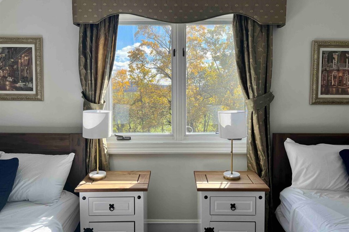 Bedroom #8 - 2 Queen Beds