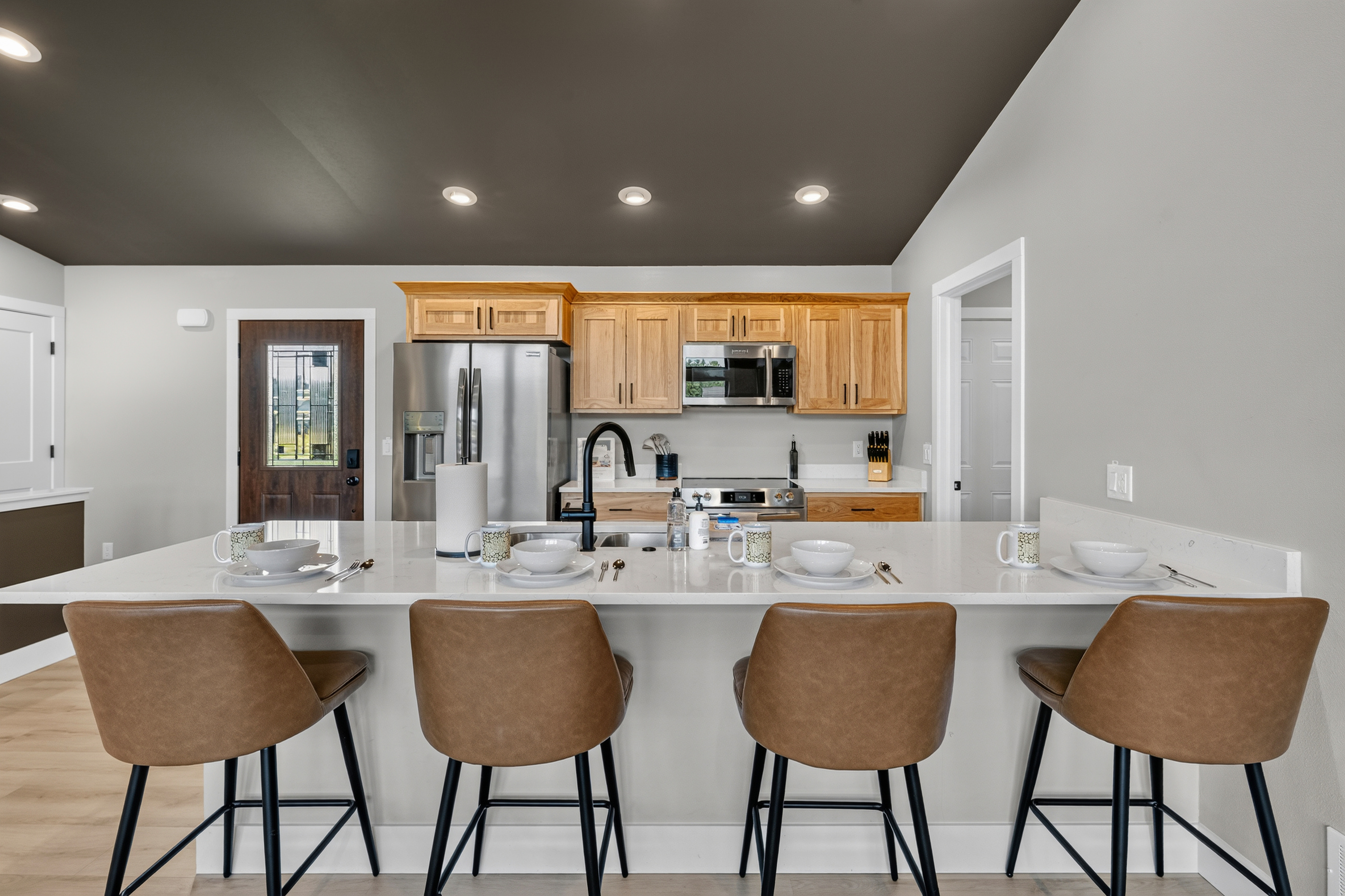 Lounge kitchen island area