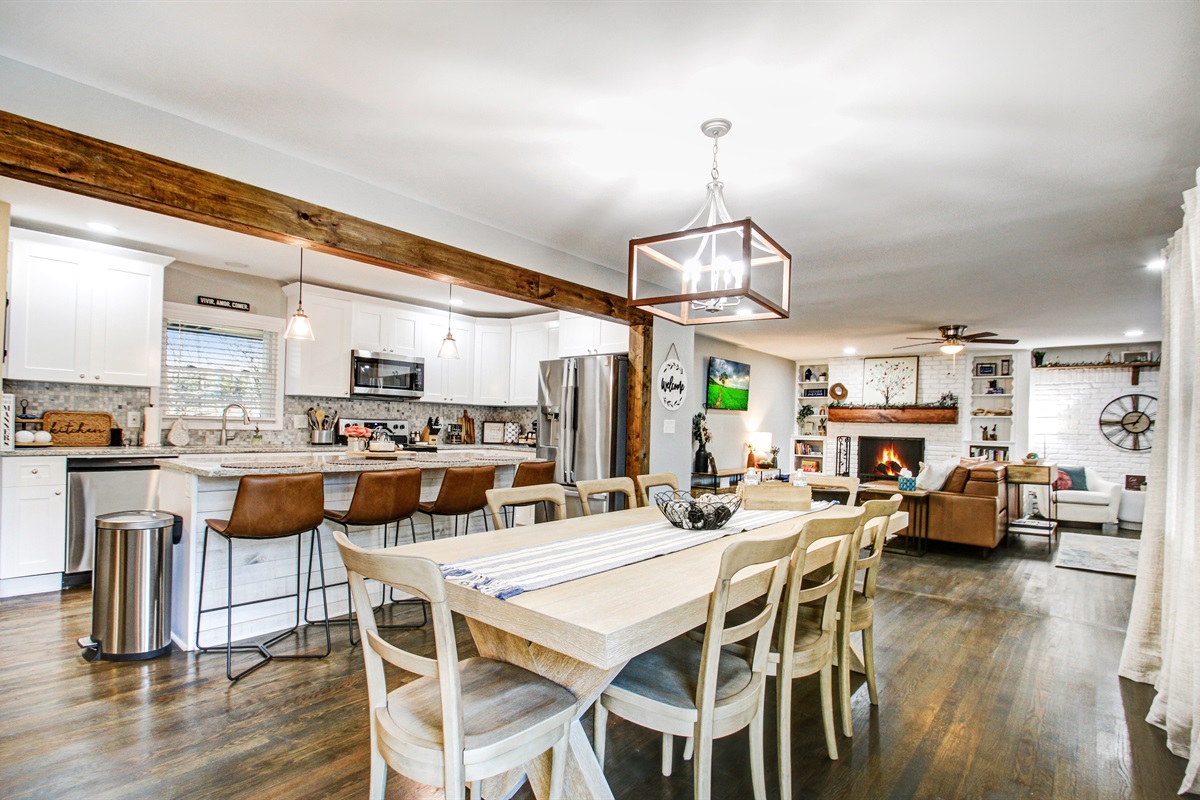 Amazing Open Floor Plan with all New Modern Decor