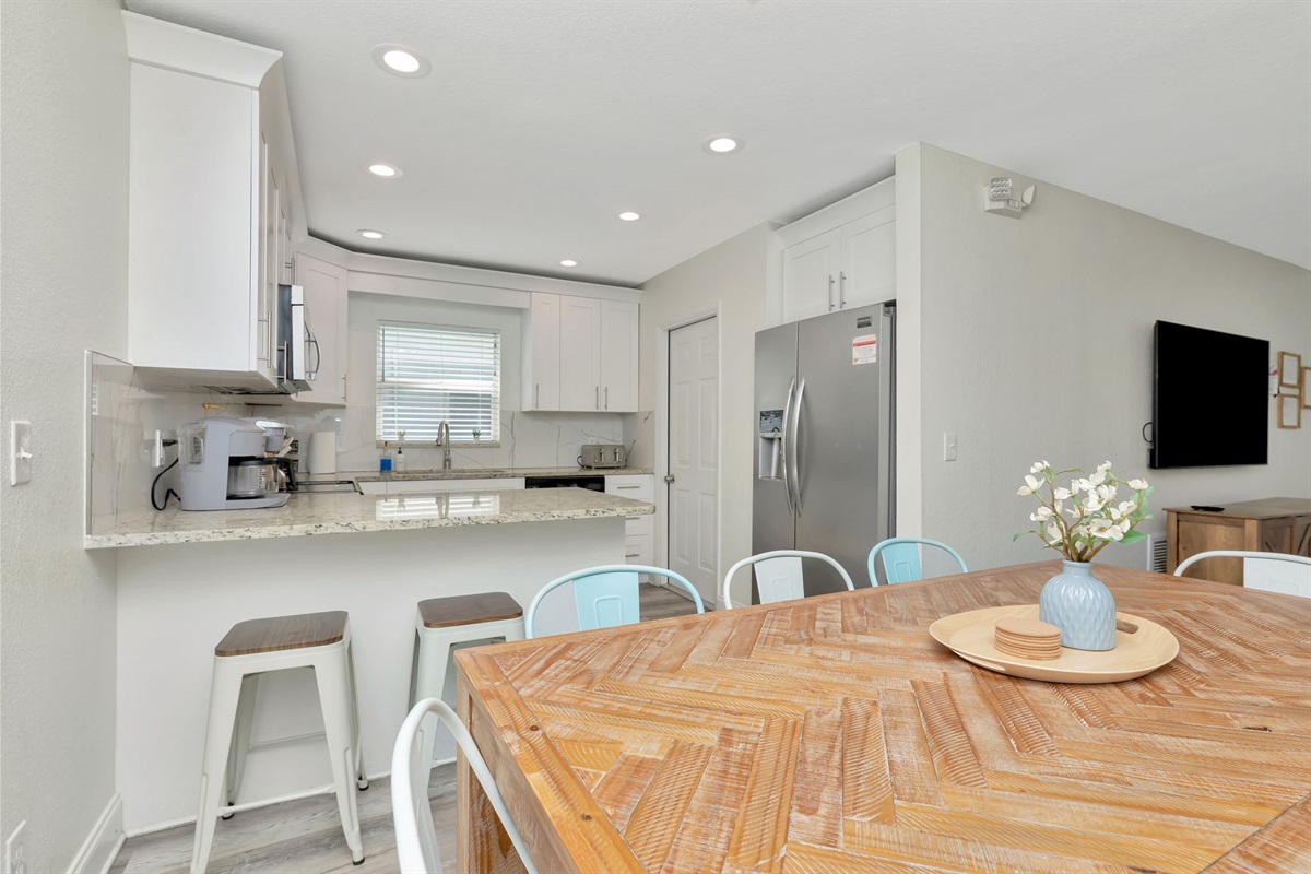 enjoy snacks, lunch, and dinner with plenty of room for everyone!
