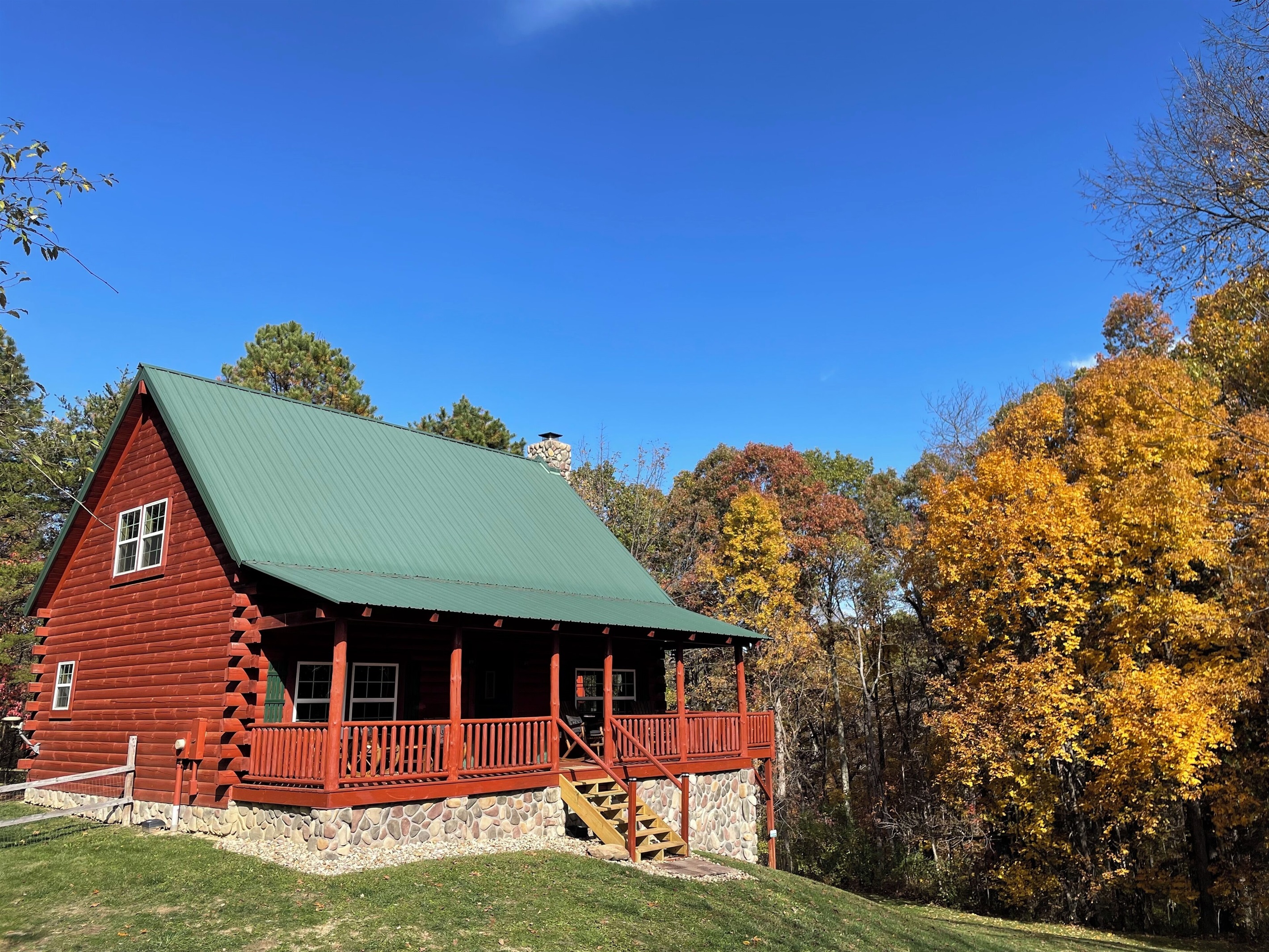 😍Ain’t she just the most beautiful log cabin you ever did see!!!