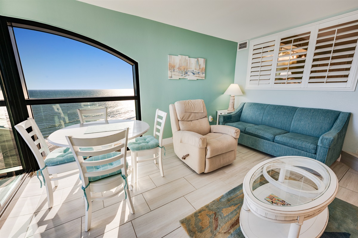 Living Room with Stunning Views🌊☀️