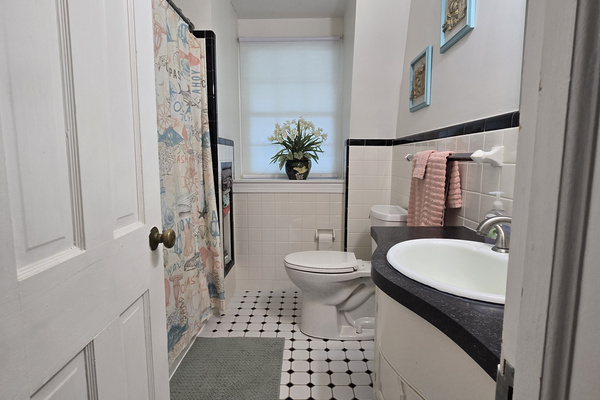 Upstairs Shared Bathroom