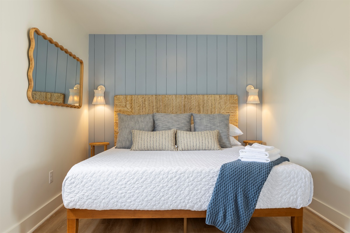 King bed | bed linens provided
