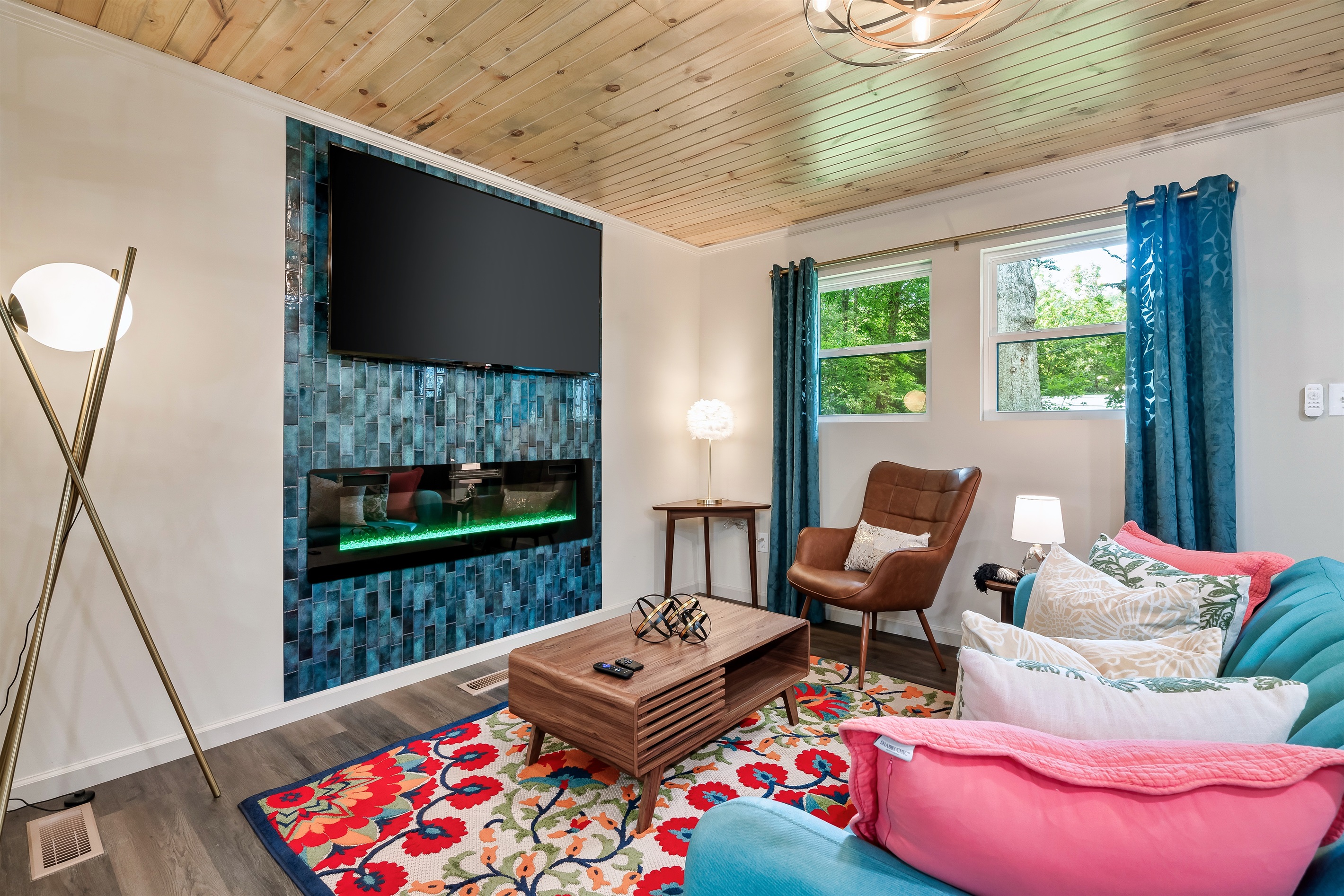 Plenty of natural light and stylish seating for your group. A perfect gathering spot for conversation, games, or simply relaxing.