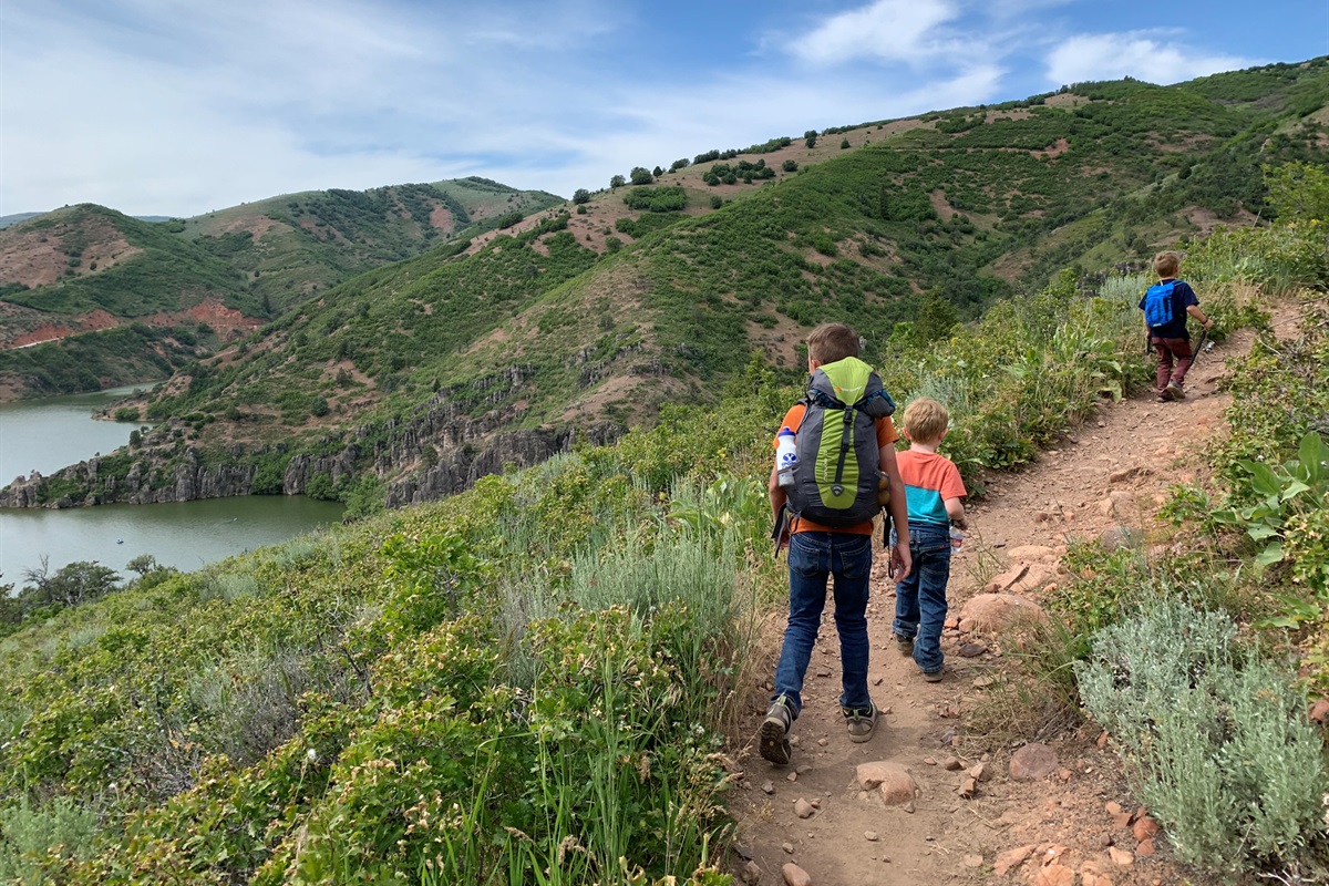 Easy day hike around Causey Reservoir