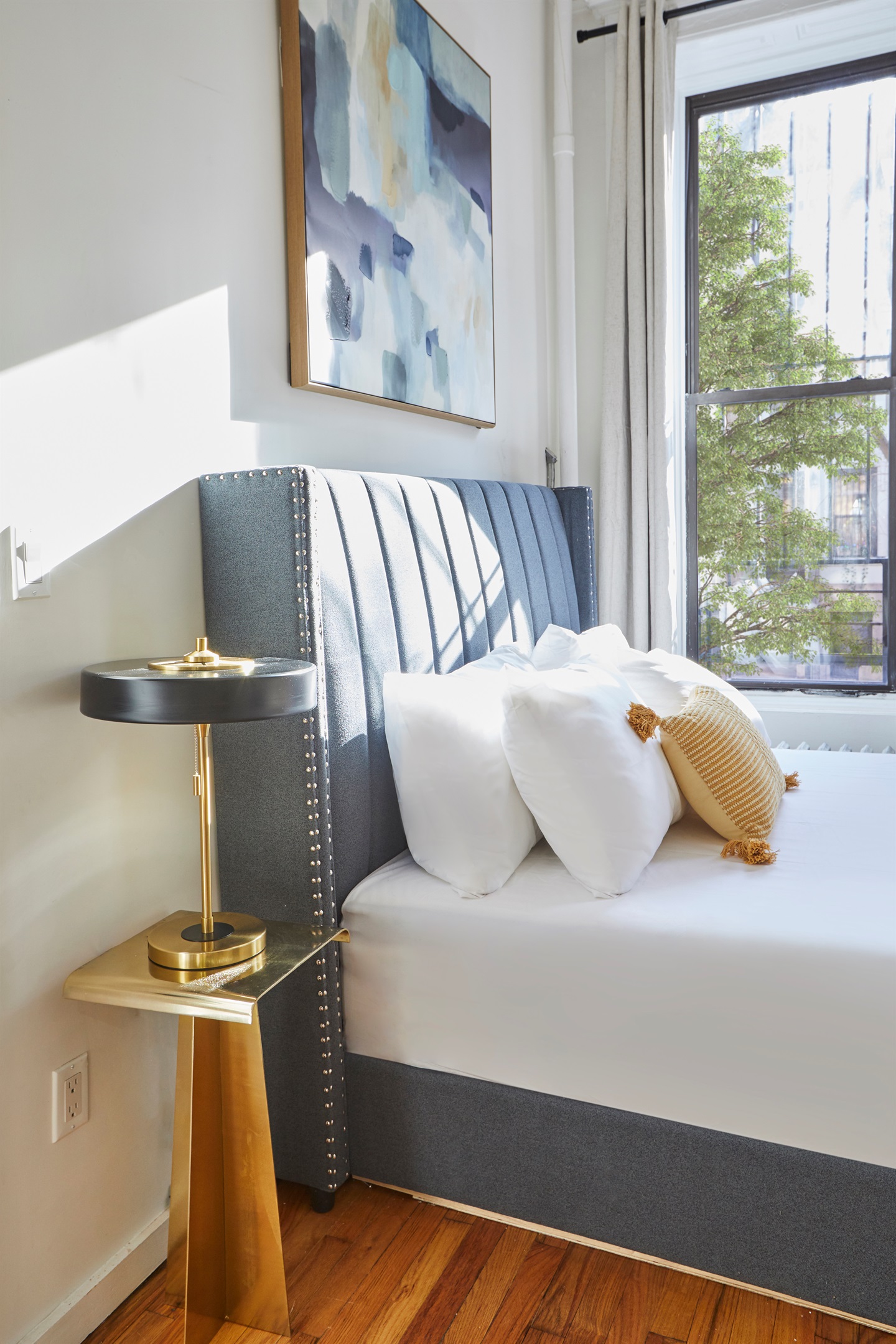 STUDIO QUEEN BED #1