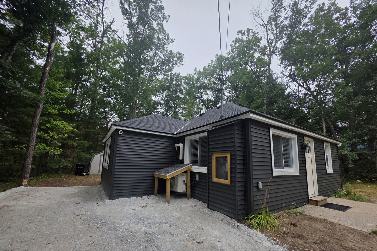 Front/side view of the Cabin